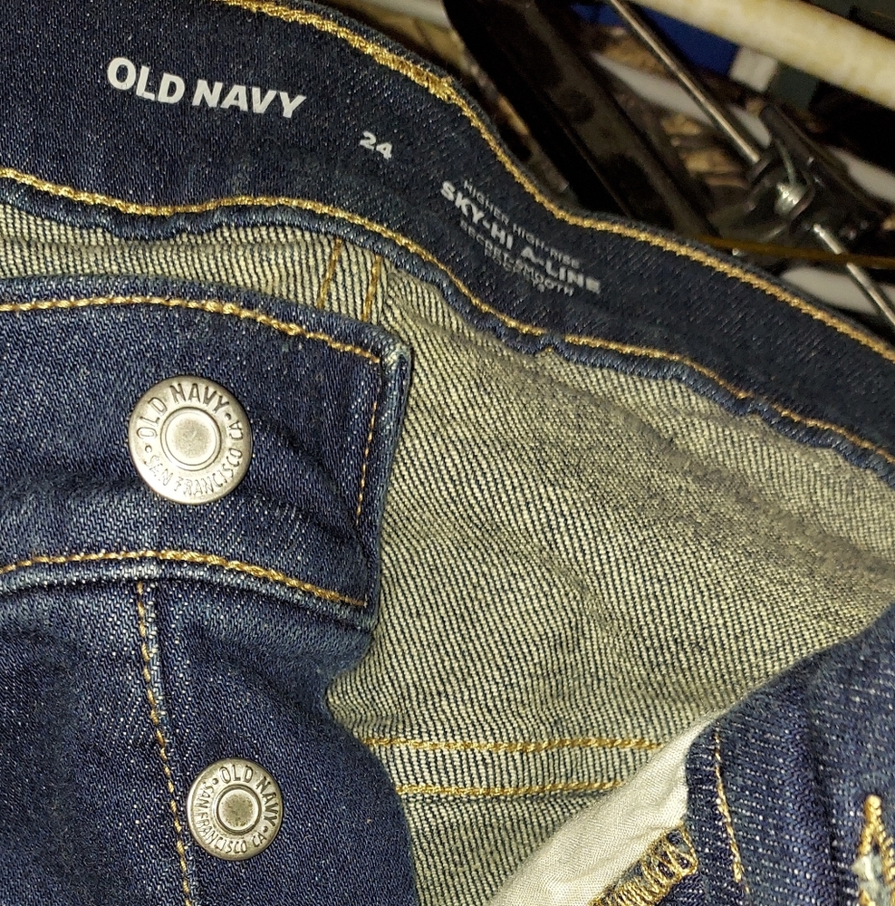 New Without Tags Womans Plus Size Old Navy Denim Jean Shorts in Size 24 - Picture 5 of 7